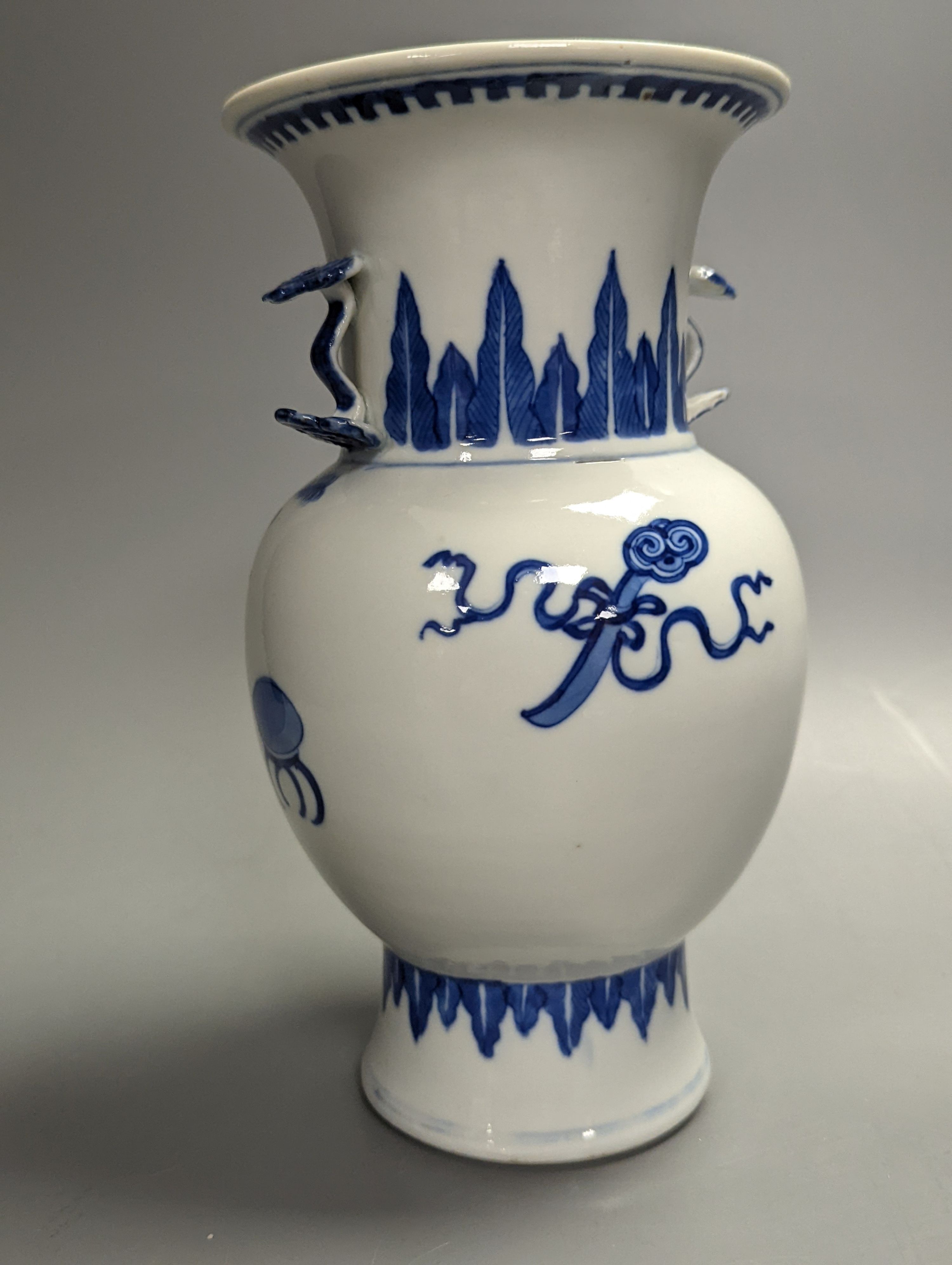 A 19th century Chinese blue and white twin handled vase, 21cm high